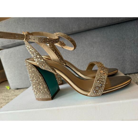 NEW Betsy Johnson Jet Light Gold Rhinestone‎ Block Heel 6.5 Dress Sandal - Picture 2 of 10
